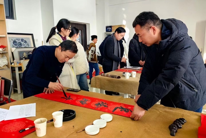 安徽建筑大学工会举办“安徽书法名家送文化进校园——送春联 迎新年”活动