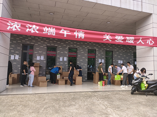 黄山学院组织开展端午节农特产品助销活动