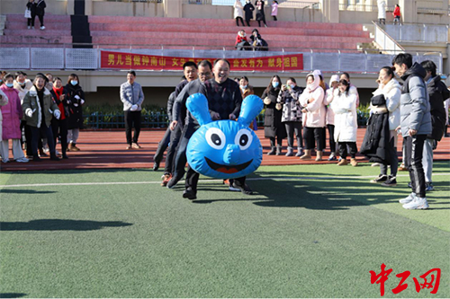 蚌埠高新实验学校举办第六届教师趣味运动会